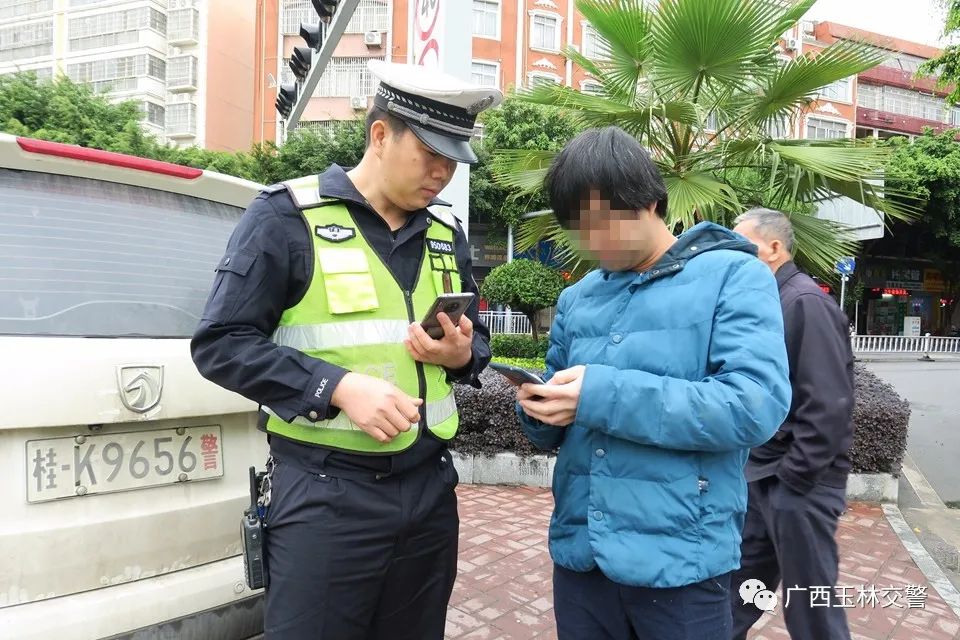 交警做什么生意赚钱(交警做什么生意赚钱快)